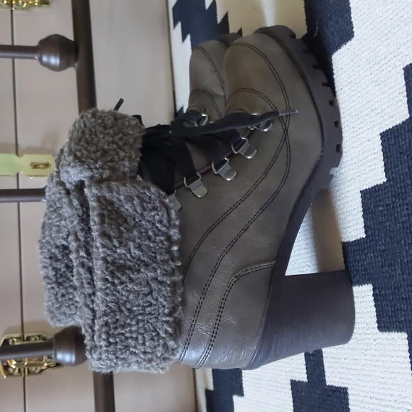 Jellypop grey chunky heel ankle booties - Picture 3 of 11